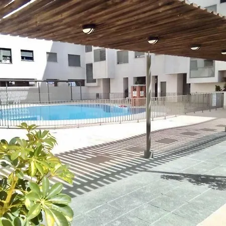 Nuevo Con Piscina, Temporada
